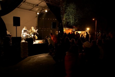 2009 gibt es schon eine Bühne am Karlsplatz